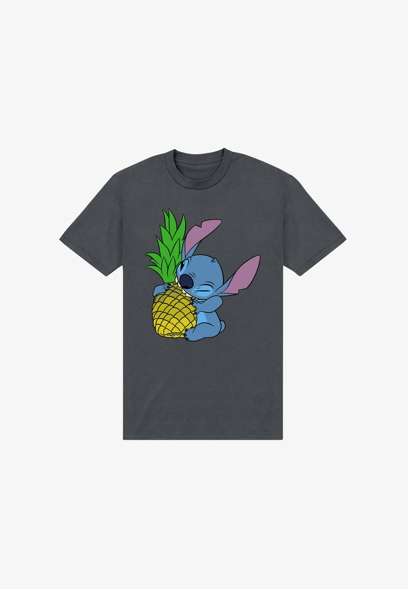 Ciemnoszara koszulka z niebieską postacią z kreskówki przytulającą dużego ananasa z zielonymi liśćmi na przodzie.