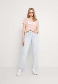 Levi's® THE PERFECT TEE - Trükipildiga T-särk - seasonal evening sand