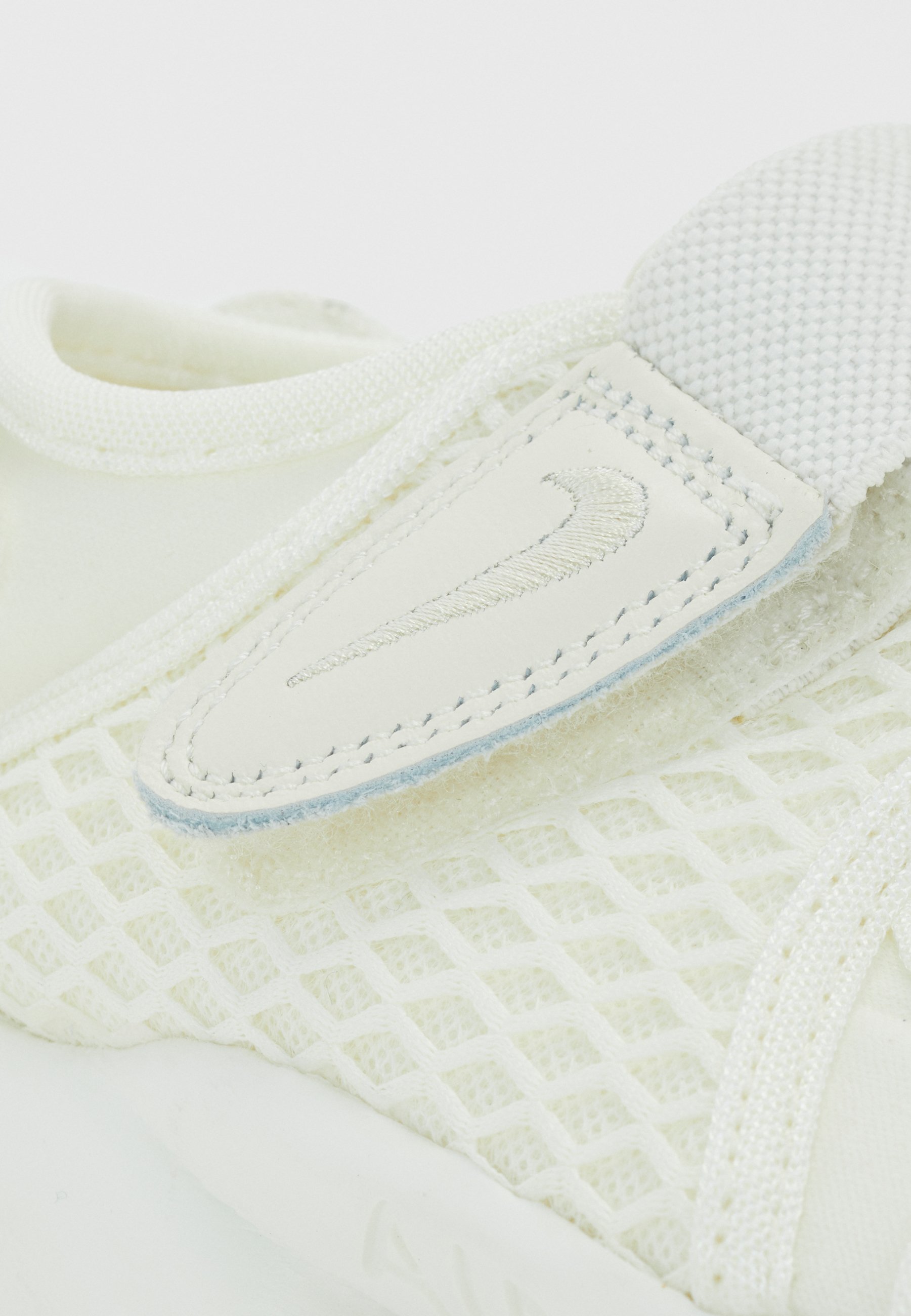nike lace sneakers