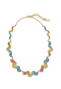 Collana dorata con design ondulato, decorata con strass multicolori in blu, rosa, giallo e verde, con catena regolabile.