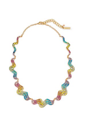 Goldfarbene Halskette mit wellenförmigem Design, geschmückt mit mehrfarbigen Strasssteinen in Blau, Pink, Gelb und Grün, mit verstellbarem Kettchen.