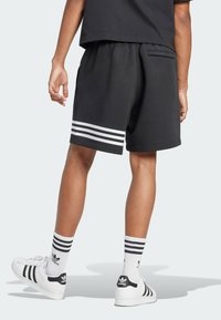 adidas Originals NEUCLASSICS - Teplákové kalhoty - black