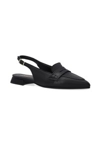Czarne skórzane buty typu slingback z ostrym noskiem, ozdobnym detalem paska i niskim, blokowym obcasem. Gładka tekstura z minimalnym przeszyciem.