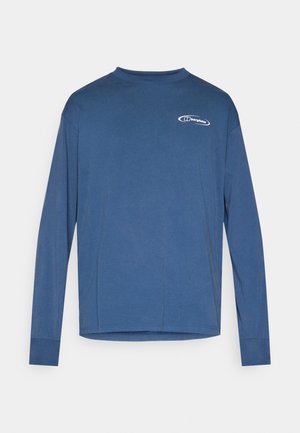 Pitkähihainen sininen puuvillainen t-paita, jossa on pyöreä pääntie ja pieni valkoinen logo rinnassa. Pehmeä materiaali, suora leikkaus.