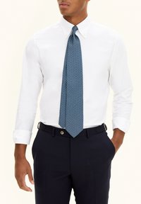 Oscar Jacobson Solmio - ink blue