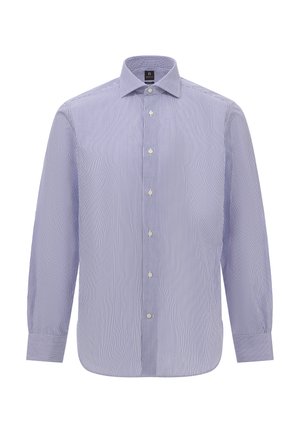Niebiesko-biała w paski koszula z długim rękawem, z klasycznym kołnierzykiem, z przodu zapinana na guziki i o zaokrąglonym dole. Wykonana z bawełnianej tkaniny o gładkiej fakturze.