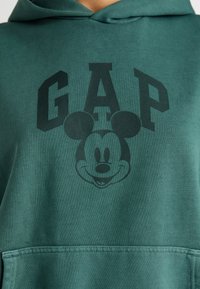 GAP MICKEY HOODIE UNISEX - Majica s kapuljačom - essex green