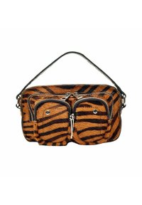 Nep leren handtas met een tijgerstrepenpatroon, voorzien van twee voorste ritszakken, een zwarte strap en een rechthoekige vorm in oranje en zwart.