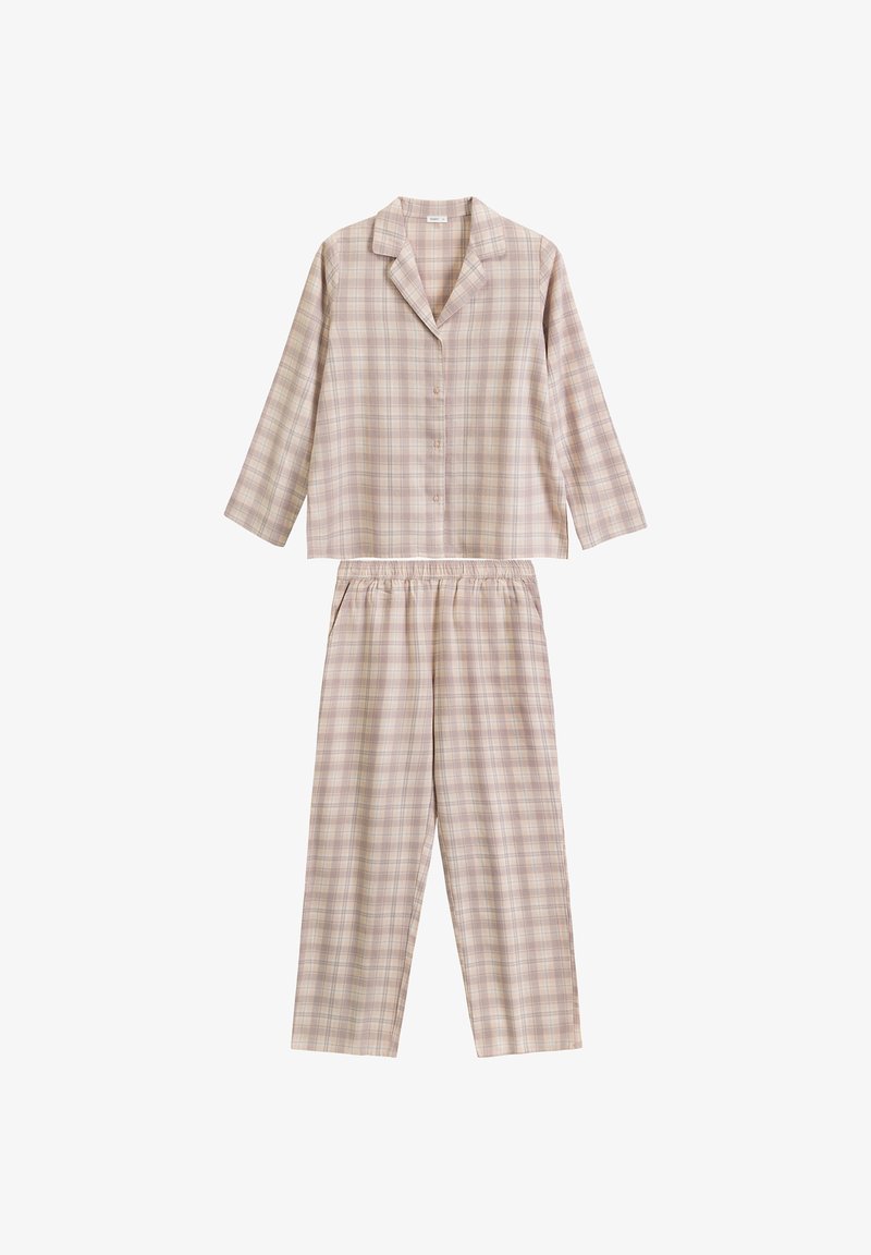 Pajama zestaw w kratkę składający się z zapinanej na guziki, długiego rękawa koszuli i spodni z elastycznym pasem, wykonany z miękkiego materiału w stonowanych odcieniach beżu i jasnego różu.