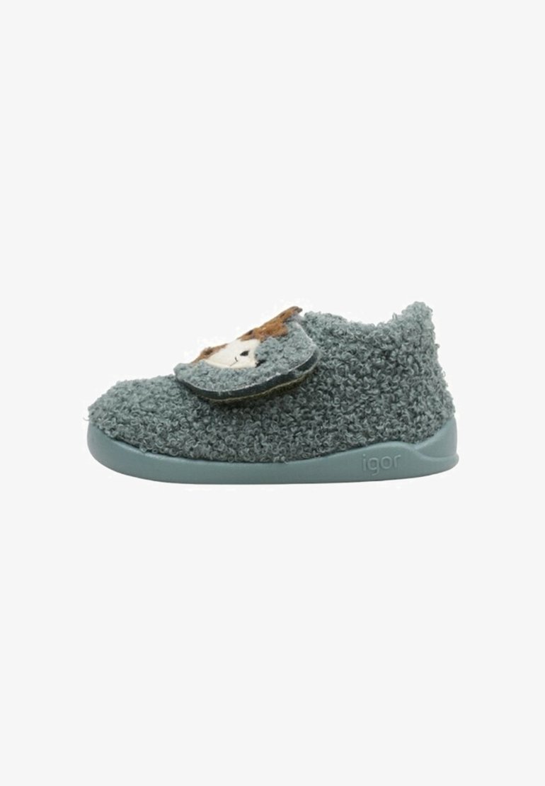 Chausson gris pour tout-petit en tissu doux et texturé, bride Velcro avec visage d'ours, et semelle en caoutchouc souple marquée "igor."