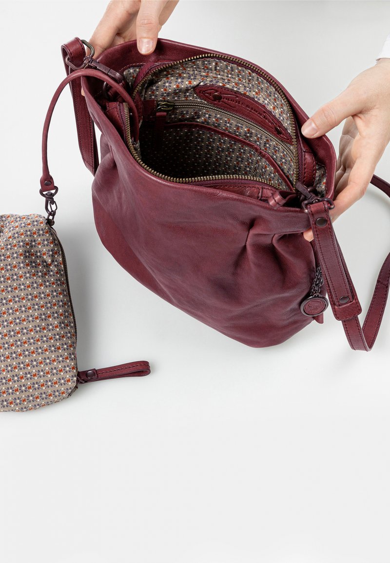 Aunts & Uncles ROBIN - Schoudertas - dark cherry