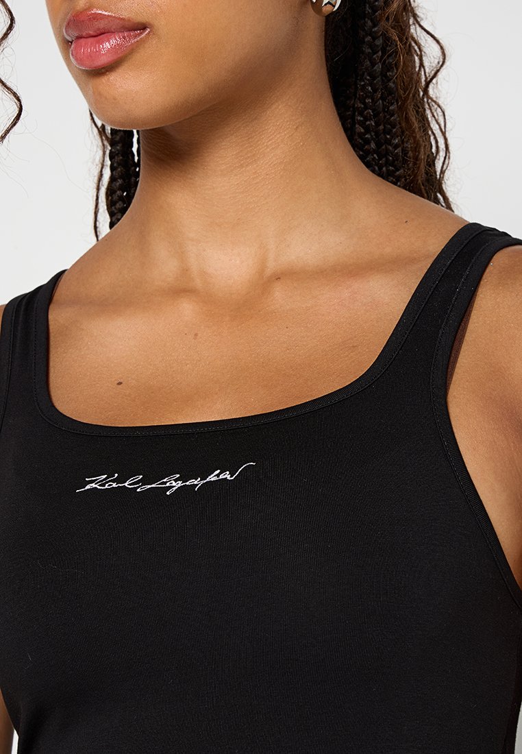 Schwarzes Tanktop mit Rundhalsausschnitt und dünnen Trägern, aus glattem Baumwollstoff gefertigt. Hinweis: "Karl Lagerfeld" in Weiß gestickt.