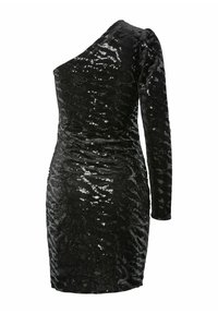 Juodas blizgučių suknelė su vienu petimi, ilga rankove, prigludusia forma ir raukšlėta tekstūra. Atspindintys blizgučiai sukuria žėrintį efektą.