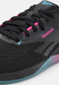 Reebok NANO - Sapatilha de treino - black/bolcya/laspin