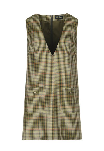 Mouwloze geruite jurk met een V-hals, met groene, beige en rode ruitpatronen. Inclusief twee voorzakken met knoopdetails.