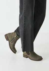 Tamaris ELEGANTE MIT TOUCH-IT - Bottines - olive