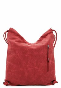 Sac en cuir rouge perforé avec une poche zippée, forme arrondie et deux bretelles réglables sur le dessus. Fini texturé avec des coutures visibles.