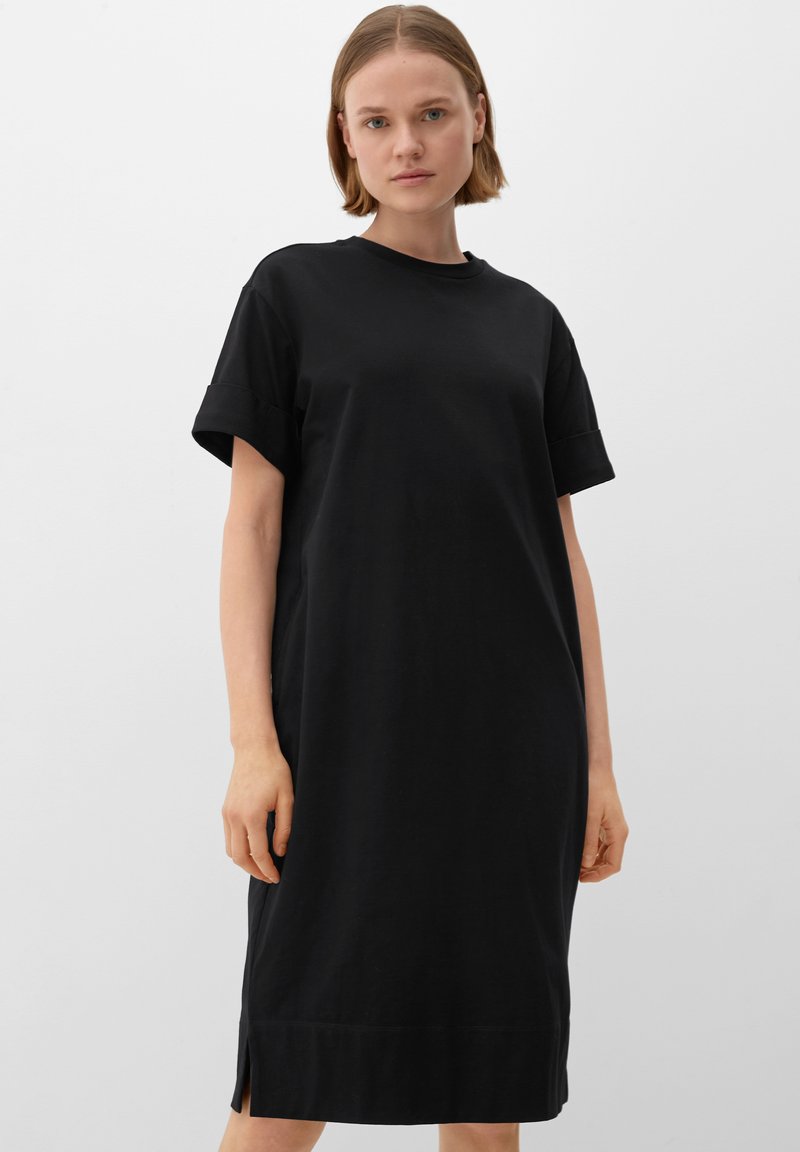s.Oliver MIT GESCHLITZTEM SAUM - Robe en jersey - schwarz