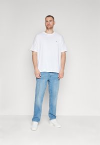 Tommy Hilfiger CORE STRETCH SLIM TEE - Basic T-shirt - white