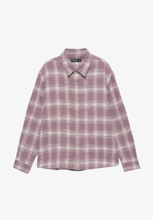 Camicia a maniche lunghe con bottoni, motivo a quadri rosa e bianco, colletto classico, distesa su uno sfondo bianco.