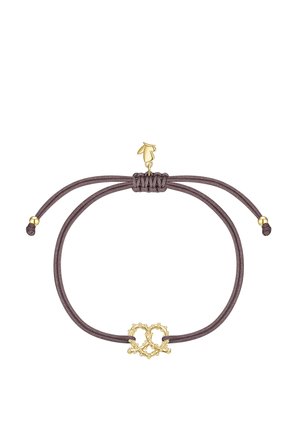 Verstellbares dunkelviolettes Kordelarmband mit strukturiertem goldfarbenem Doppelherz-Anhänger und goldfarbenen Perlenakzenten an den Enden.