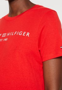 Tommy Hilfiger Camiseta estampada - red