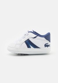 Lacoste - L004 BABY FIRST SHOES - Darila za dojenčke - white/blue Miniaturna slika 1