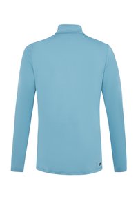 Šviesiai mėlyna ilgomis rankovėmis marškinėliai su aukštu apykakle, pagaminti iš lygios medžiagos. Yra kreivas kraštas ir mažas juodas logotipas apačioje.