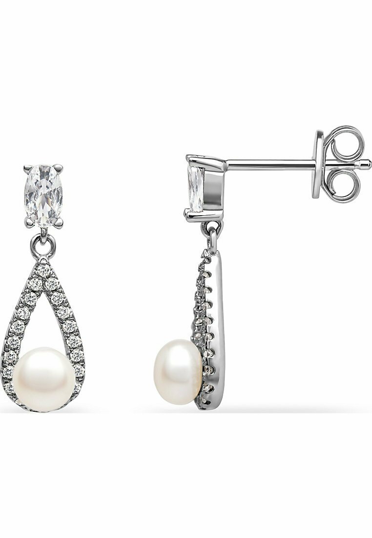 Silver hängande örhängen med en tårformad design, en vit pärla, en oval sten och små klara kristaller längs kanten.