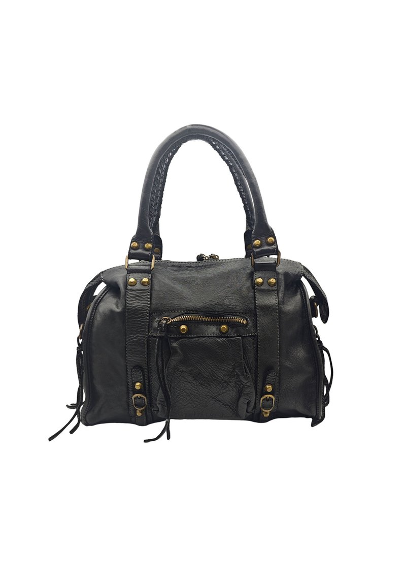 Sac à main en cuir noir avec des anses en cuir tressé, poche avant zippée, quincaillerie en ton doré et clous décoratifs sur les côtés.