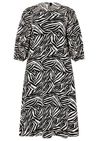Schwarzes und weißes Kleid mit Zebra-Muster, drei Viertel-Ärmeln, Boot-Ausschnitt und lockerer Passform, hergestellt aus weichem Stoff.