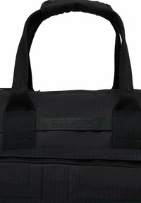 Borsa in tessuto nero con manici resistenti e una tracolla orizzontale che presenta il logo in rilievo "NAPAPIJRI".