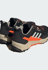 Adidas Terrex AX4 HIKING - Turistiniai batai - core black    silver   impact orange