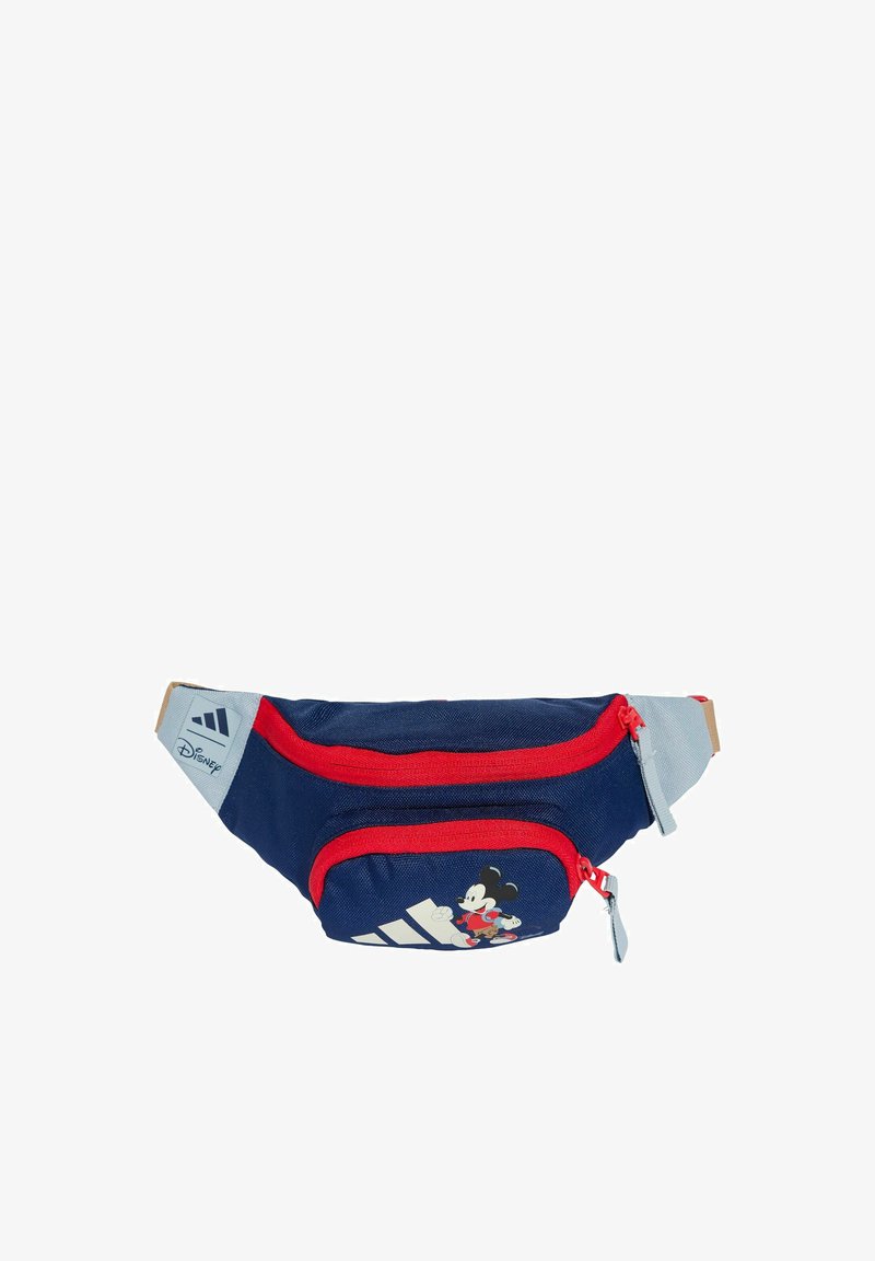 Námořnický fanny pack s červenými akcenty, zdobený designem Mickey Mouse. Dvě zipové kapsy a logo Adidas. Odolná tkanina s nastavitelným popruhem.