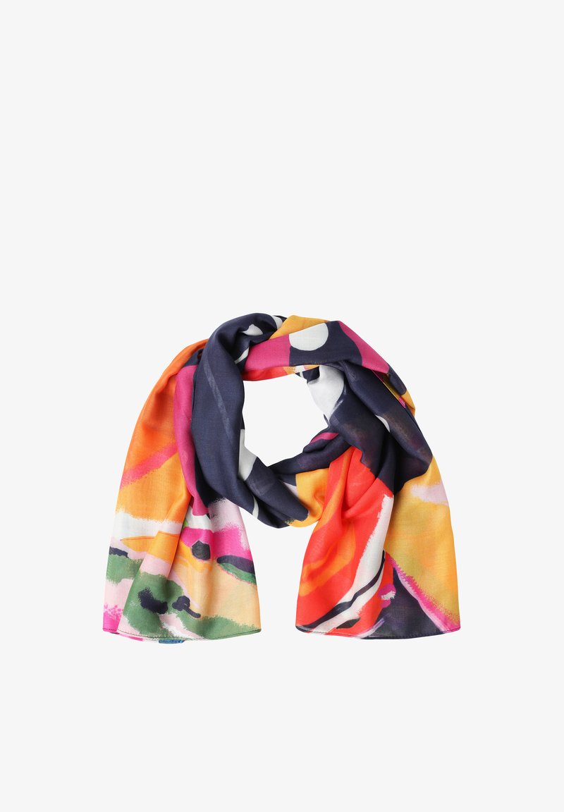 Écharpe avec motif abstrait multicolore comprenant bleu marine, orange, rose, jaune, vert et blanc, posée à plat avec des plis lâches sur fond blanc.
