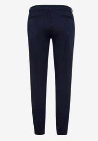 Marinblå byxor i lätt material, med slim fit, elastisk midja och två bakfickor med knappar.