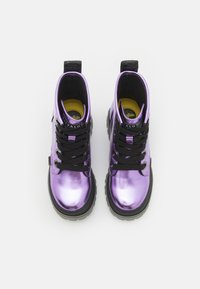 Buffalo ASPHA LACE UP HI - Kotníkové boty na platformě - purple