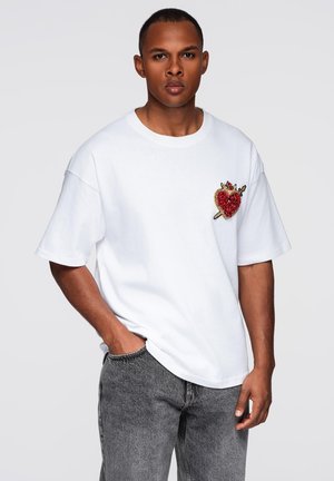 - T-shirt z nadrukiem