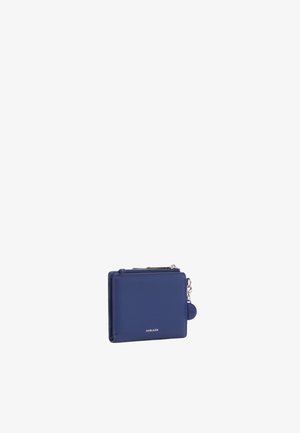 Portafoglio compatto blu navy con cerniera argento, piccolo tirante rotondo e logo bianco "MIRIADE" sul davanti.