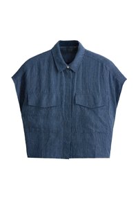 Chemise bleu marine à manches courtes avec fines rayures verticales et deux poches à rabat sur le devant, présentée sur fond blanc.