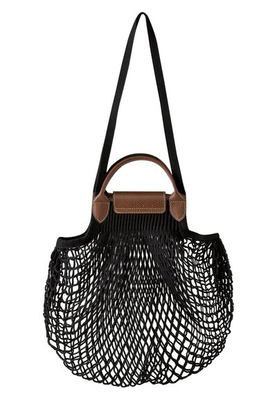Schwarze Mesh-Shopper-Tasche mit strukturiertem Design, ausgestattet mit einem braunen Ledergriff und einer breiten Öffnung für einfachen Zugriff.