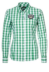 Grün-weiß kariertes Langarmhemd mit einem Button-Down-Kragen, das ein Logopatch auf der linken Brust und weiße Knöpfe aufweist.