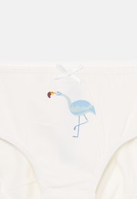 Witte katoenen onderbroek met een lichtblauw vogelafbeelding die een voorwerp vasthoudt. Inclusief een klein satijnen strikdetail aan de tailleband.