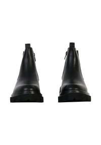 Bottes noires en cuir à cheville avec une finition lisse, semelle en caoutchouc audacieuse et fermetures éclair latérales. Comprend des languettes à l'arrière pour un enfilage facile.