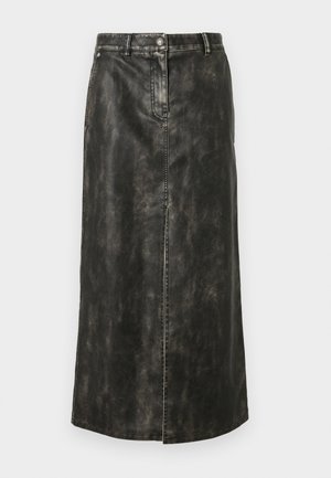 Černá kožená sukně s vybledlou texturou, střední délky, předním rozparkem a viditelnými švy. Má knoflík a zapínání na zip.