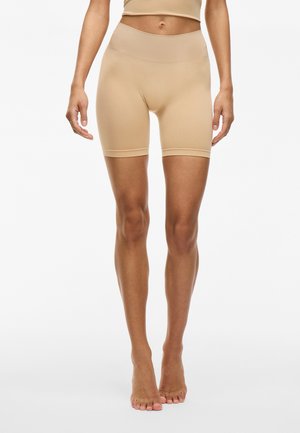 Beige strakke shorts met een hoge tailleband, gemaakt van een gladde stof, met een naadloos ontwerp en een lengte tot halverwege de dij.