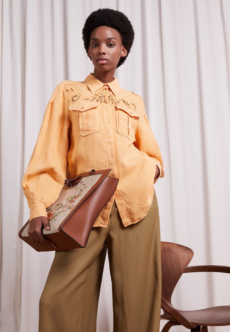 Damen Bekleidung | Alberta Ferretti BLOUSE EMBROIDERED Hemdbluse beige - QB89152 Damen Bekleidung | Alberta Ferretti BLOUSE EMBROIDERED Hemdbluse beige - QB89152