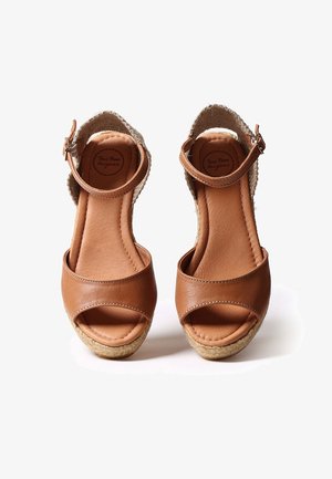 LLIVIA-P - Plateaupumps - tan