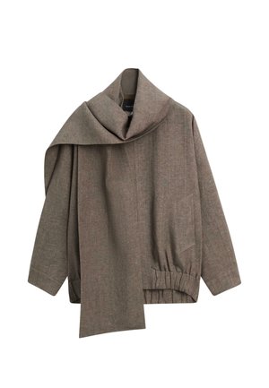 Braune Jacke mit langen Ärmeln, asymmetrischem, angenähtem Schal, elastischem Bund und unauffälliger Tasche auf der rechten Seite.