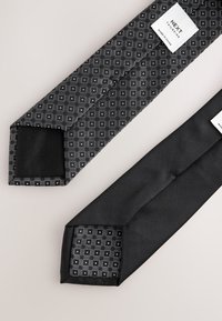 Unausgewählt, black